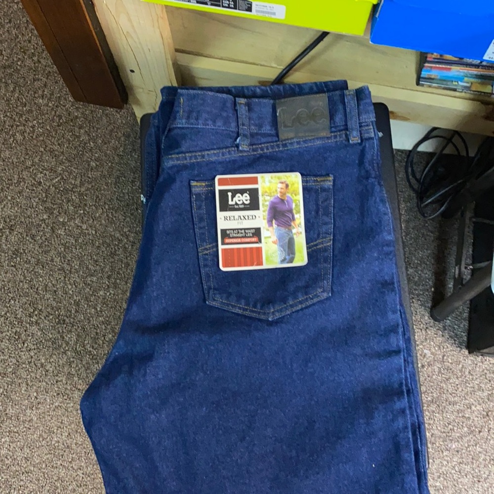 Lee relaxed fit NWT jeans